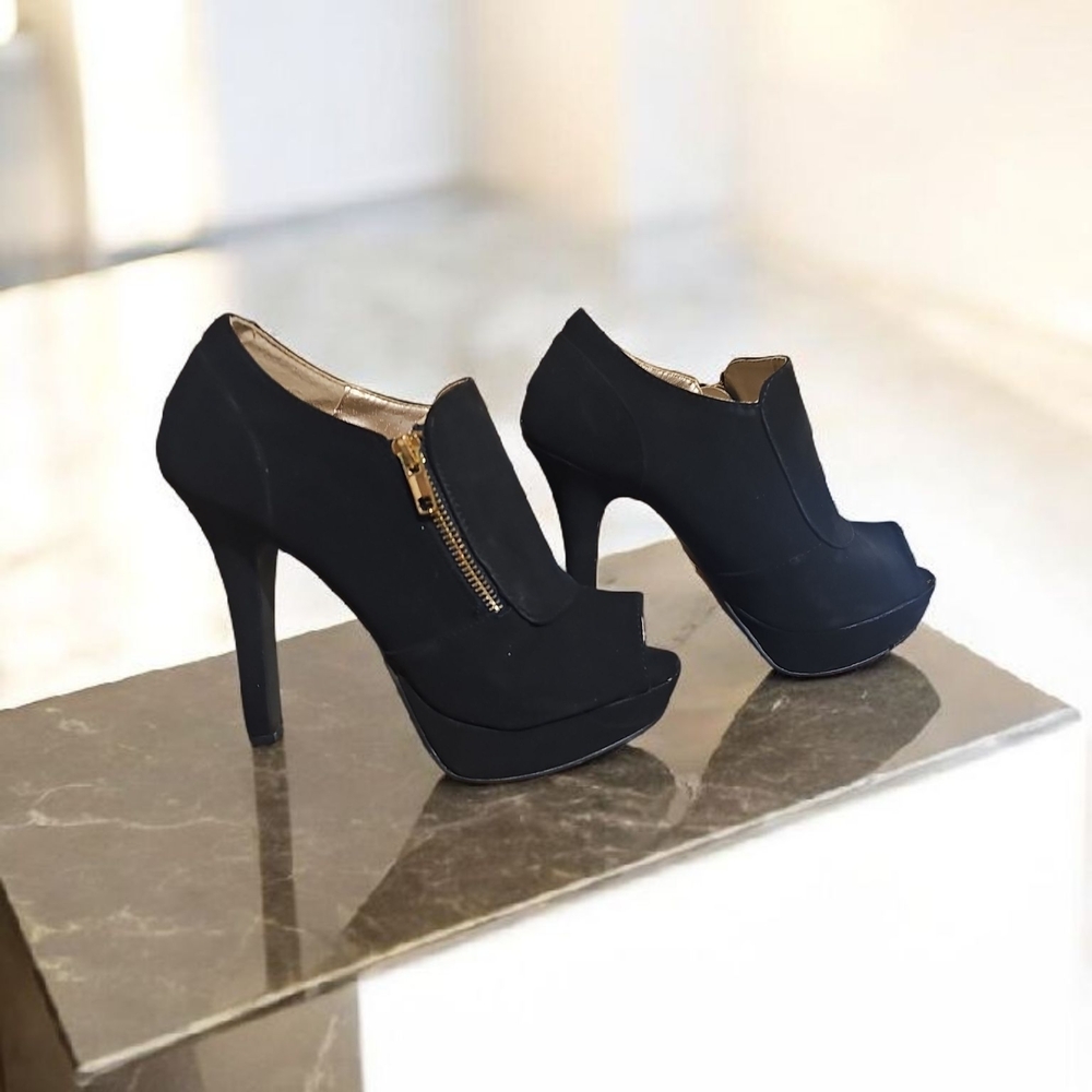 Charlotte‎ Russe Black Platform Heels with Gold Zipper